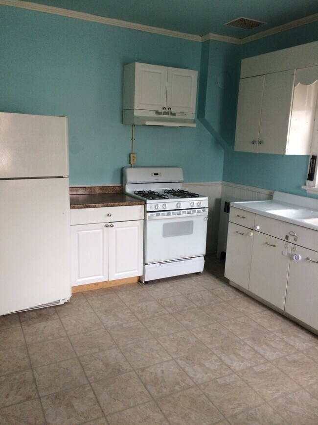 Primary Photo - 110 Cedar St