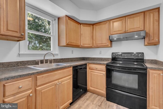 Building Photo - 651 Westphalia Ct