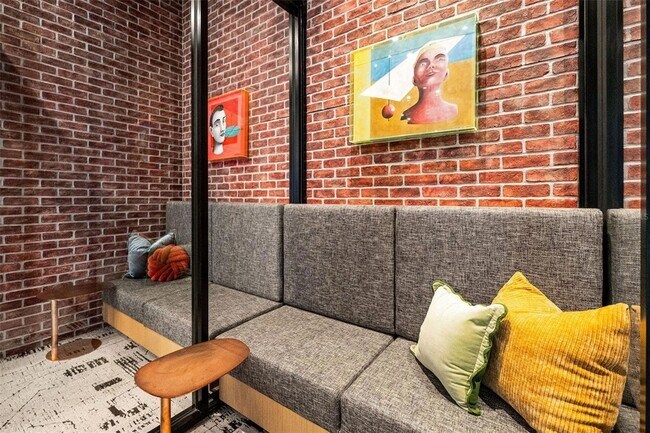 Building Photo - 1991 Main St