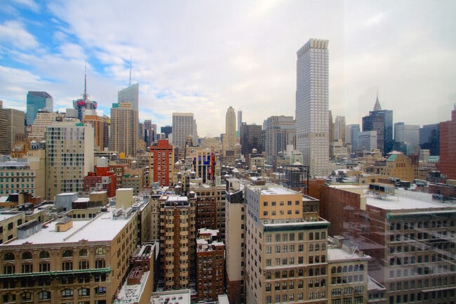 Building Photo - 35 W 33rd St