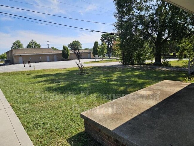 Building Photo - 9 Eisenhower Dr