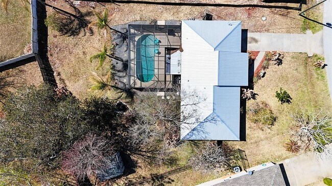 Building Photo - 16 Powder Hill Ln