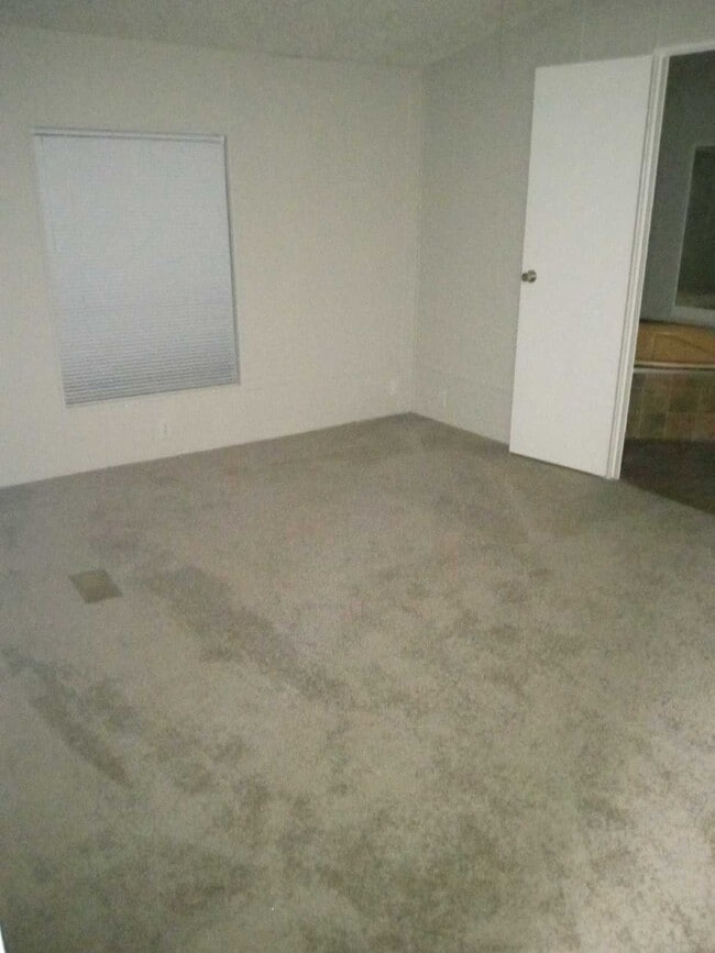 Building Photo - 3000 Poplar St