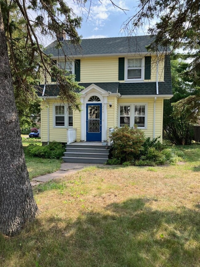 Building Photo - Available August 3rd!- Traditional Woodland 3 Bed 1 Bath w/ Deck & Garage