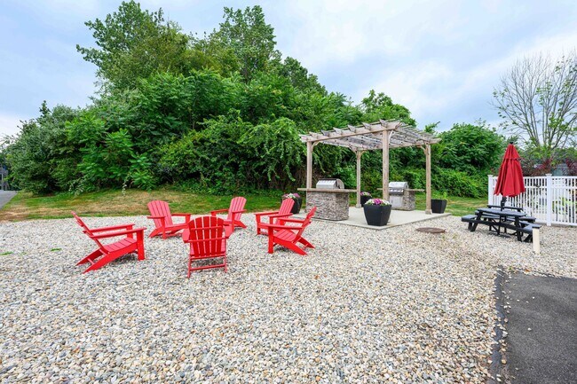 Building Photo - 1 Forest Glen Cir