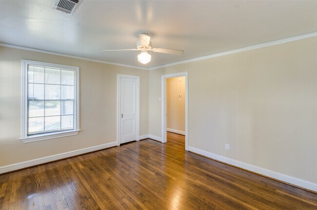 Building Photo - 236 W 31st St