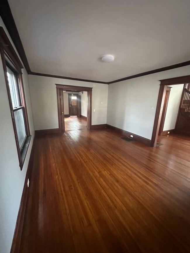 Building Photo - Spacious Single Family 4-Bedroom 1.5-Bath Home For Rent