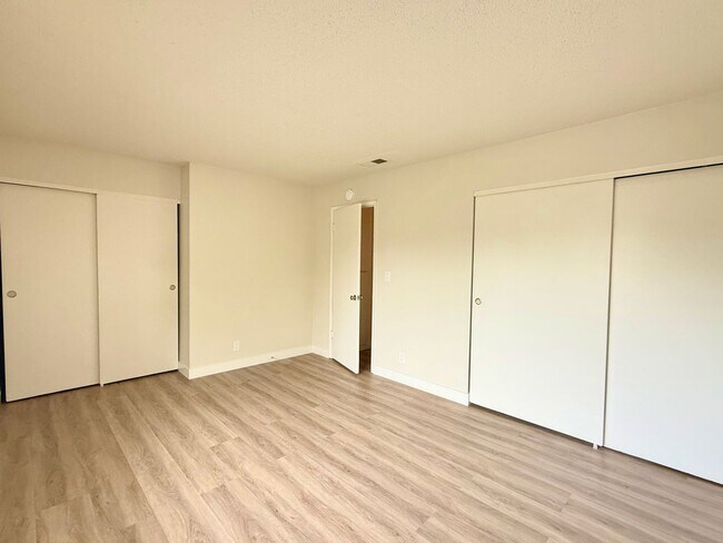 Building Photo - $2,790 / 2 BR - FULLY REMODELED TOWNHOME IN HAYWARD
