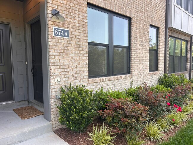 Primary Photo - 674 Noush Ct