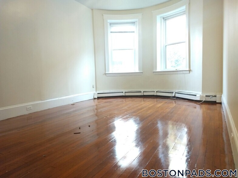 Building Photo - 208 Winthrop Rd