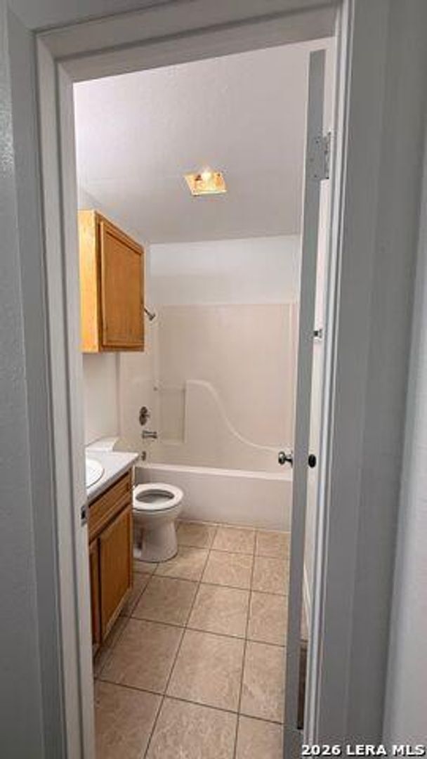 Building Photo - 2203 Creekside Ln