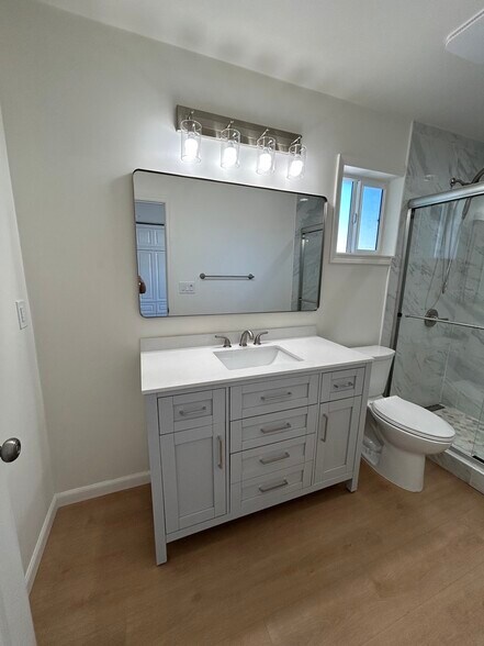 Building Photo - 822 Jackson St