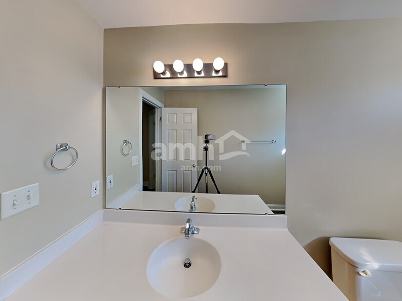 Building Photo - 2003 Monaco Ct