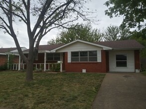 Building Photo - Close to Medical District!!