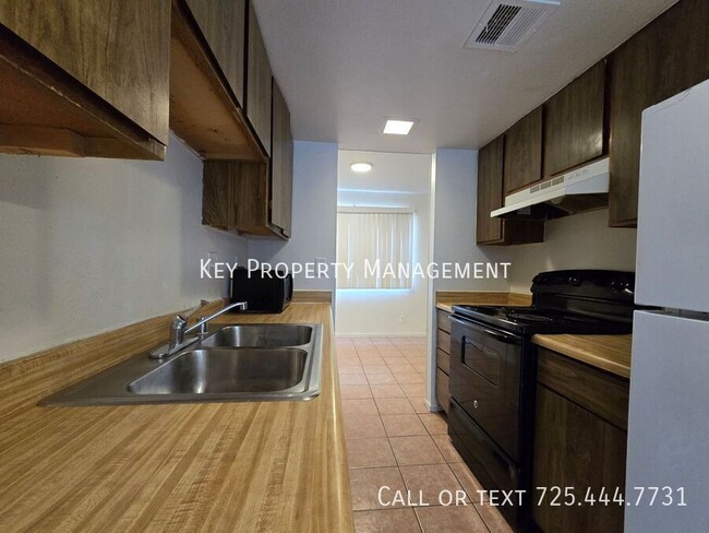 Building Photo - 2 BEDROOM 1 BATH CONDO IN LAS VEGAS NEAR S...