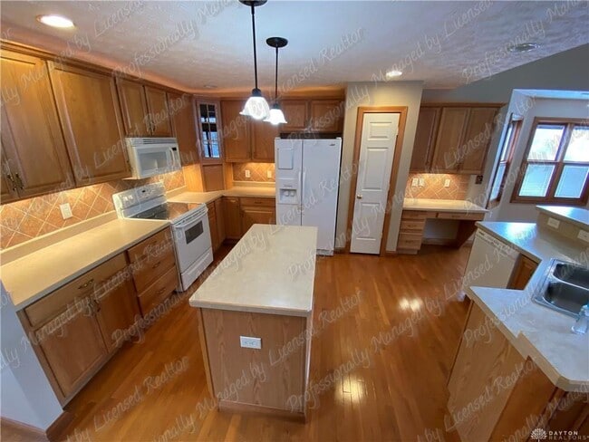 Building Photo - 6353 Charlotte Ct
