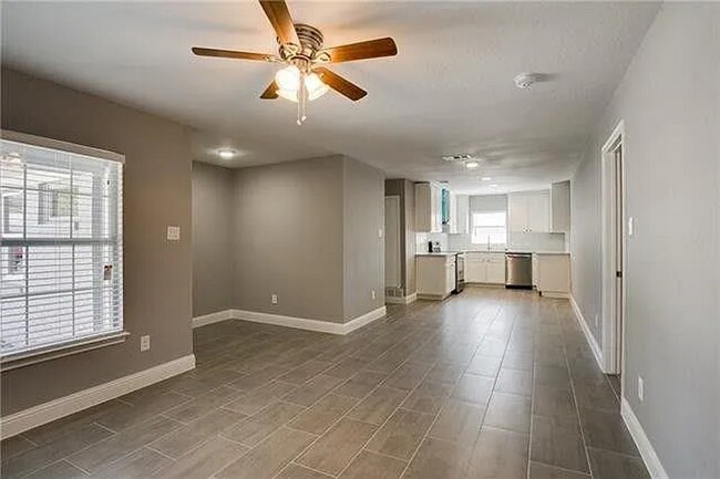 Building Photo - 13375 Glenside Dr