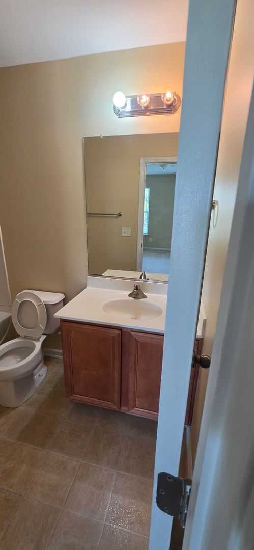 Building Photo - ****** $200 OFF FIRST FULL MONTH OF RENT!! ******