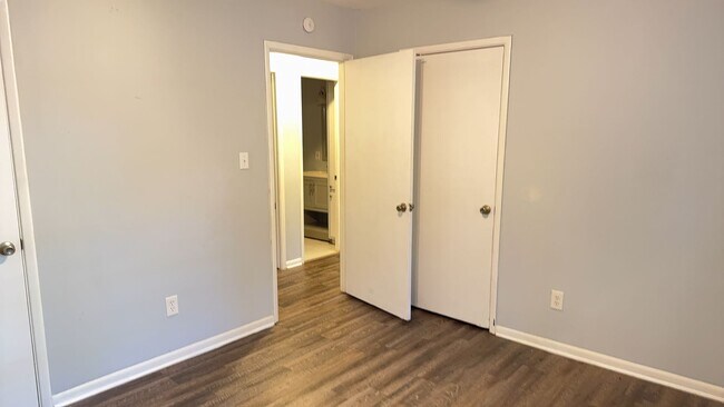 Building Photo - Cozy Two Bedroom Duplex on South End HHI