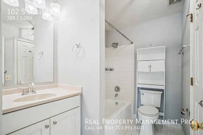 Building Photo - 102 S Wise St