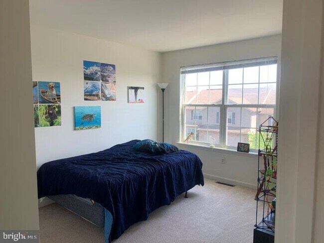 Building Photo - 275 Thrush Dr