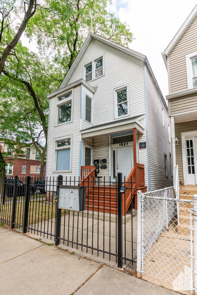 Building Photo - 1927 N Kedzie Ave