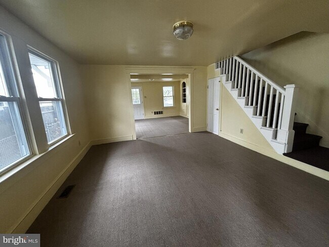 Building Photo - 2 E Vine St