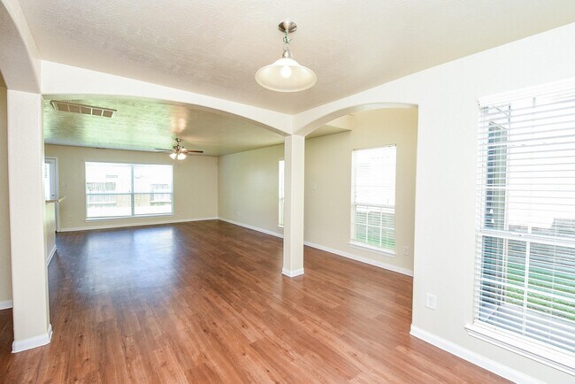 Building Photo - 2518 Bammelwood Dr