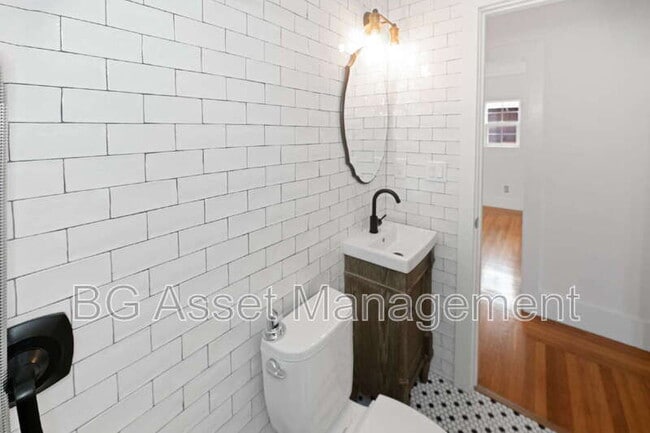 Building Photo - 5524 Shattuck Ave.