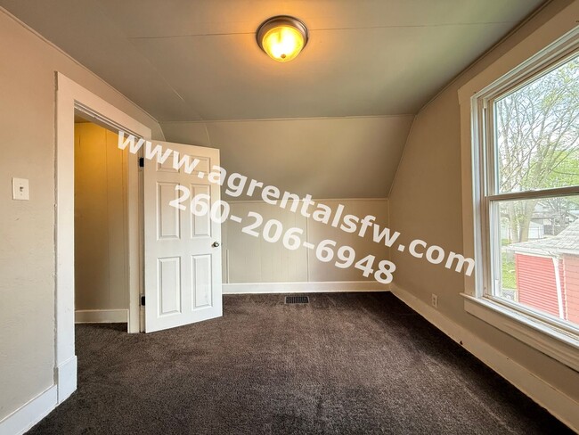 Building Photo - 3 Bedroom House