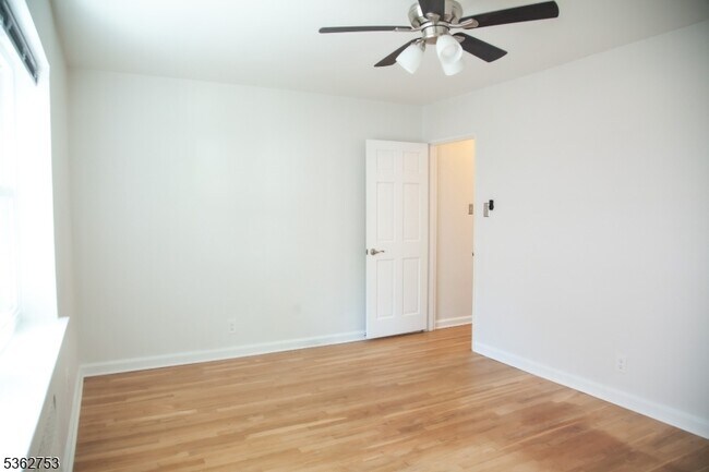 Building Photo - 152 Belleville Ave