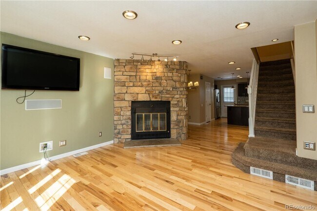 Building Photo - Beautiful Two Bedroom Two Bath Townhome in Indian Creek