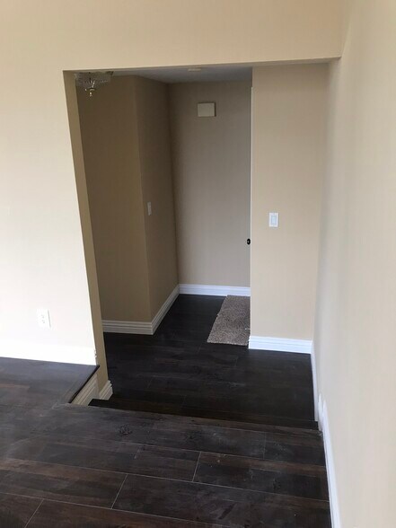 Entry - 310 N Philadelphia St