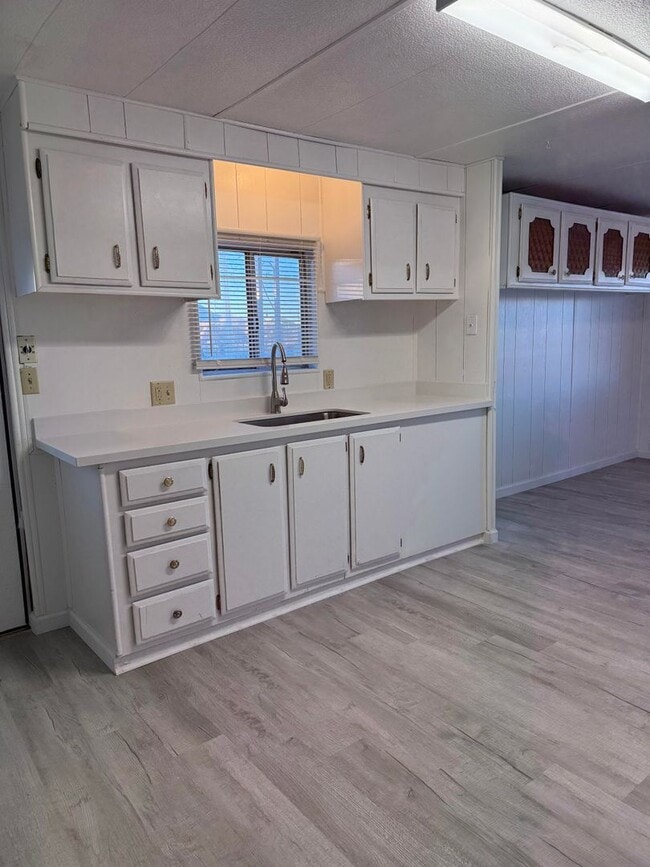 Building Photo - Corner Home with Willow Lake View