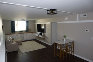 Building Photo - 438 N Center St