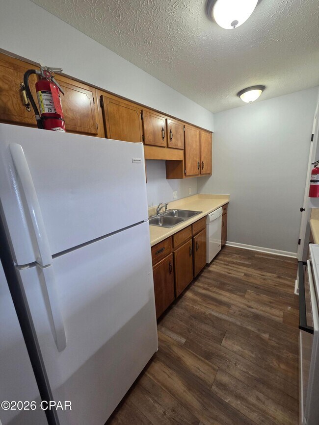 Building Photo - 631 S Hwy 22 A