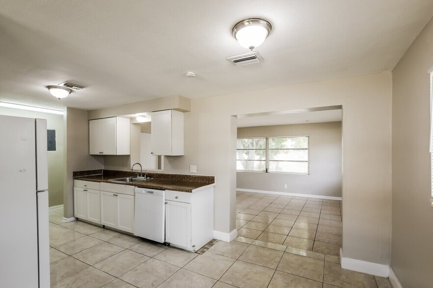 Building Photo - 2890 NW 20th St