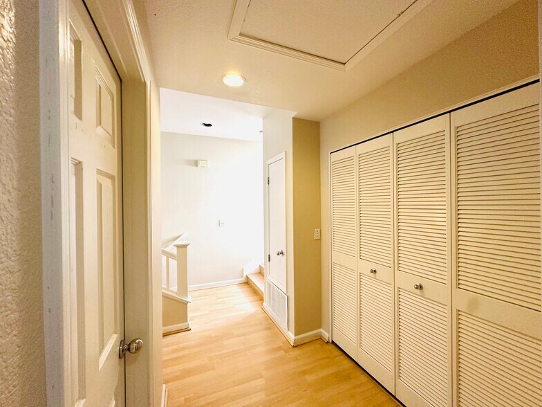 Building Photo - 3729 Seine Ct