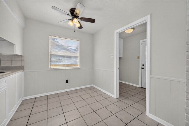 Building Photo - 25515 Stone Mill Ln