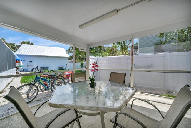 Building Photo - 4408 E Riverside Dr