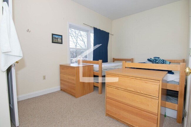 Building Photo - 1800 Sq Ft. Pet Friendly Duplex w 2 Parking Spots perfect location!  Secured Basement w Laundry &...