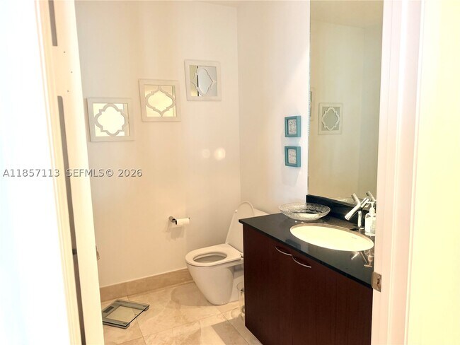 Building Photo - 16001 Collins Ave