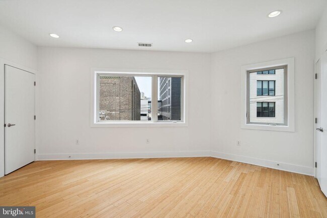 Building Photo - 1102 Hope St