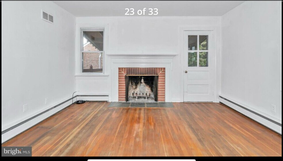 Building Photo - 1803 Elm St