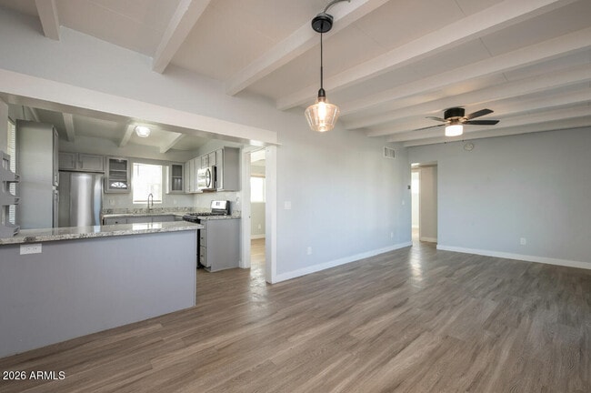 Building Photo - 2205 W Cambridge Ave