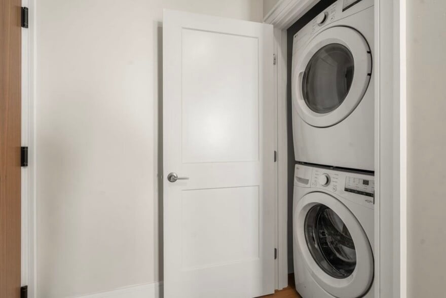 Building Photo - 10 Soldiers Field Park