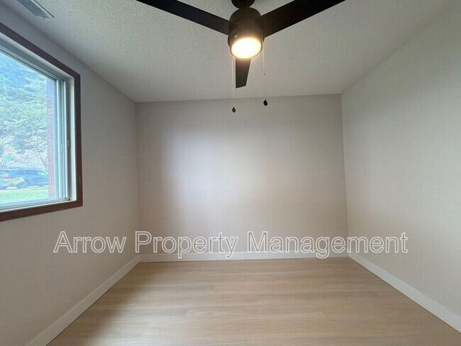 Building Photo - 535 W Saunders Ave