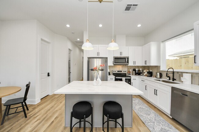 Building Photo - 3907 Maggie St