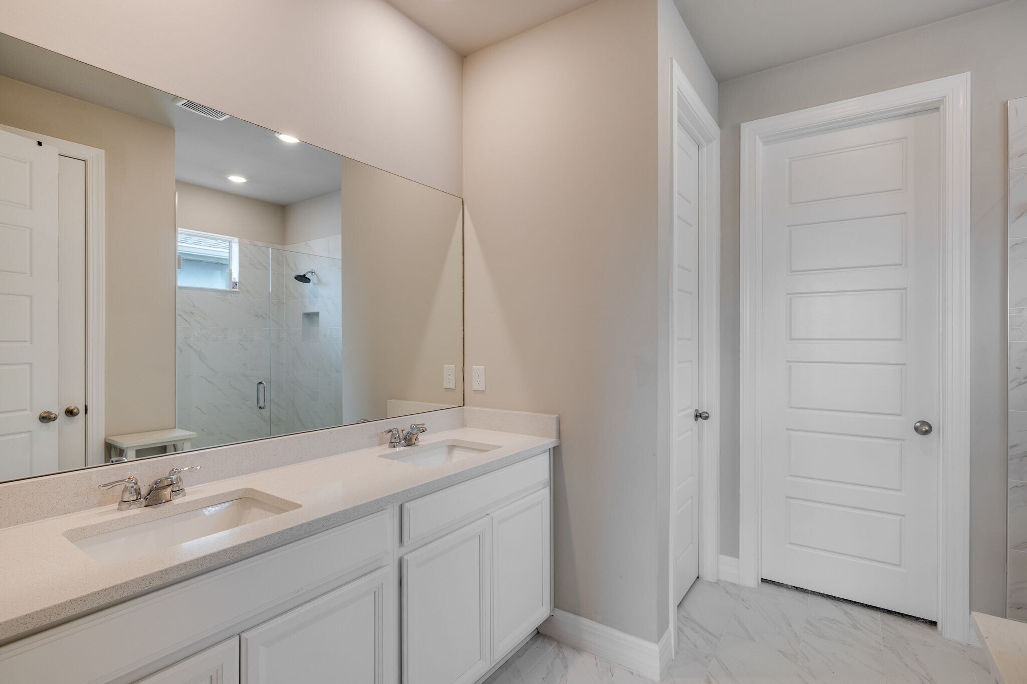 Building Photo - 44216 Saddlewood Ct