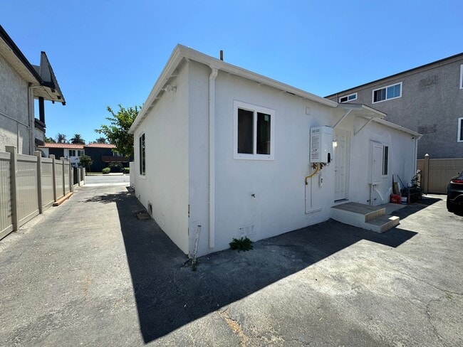 Building Photo - Nicely Updated Home with Enclosed Front Yard